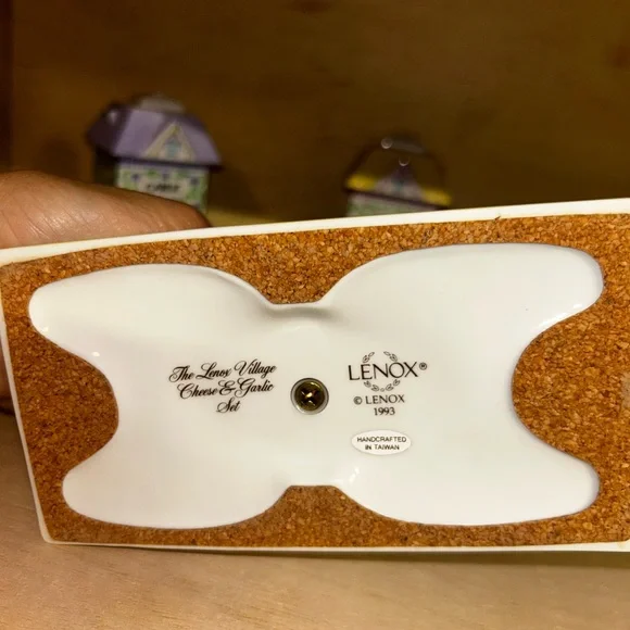 Lenox Village Collection Garlic & Cheese Shaker Set with Caddy - Picture 4 of 6